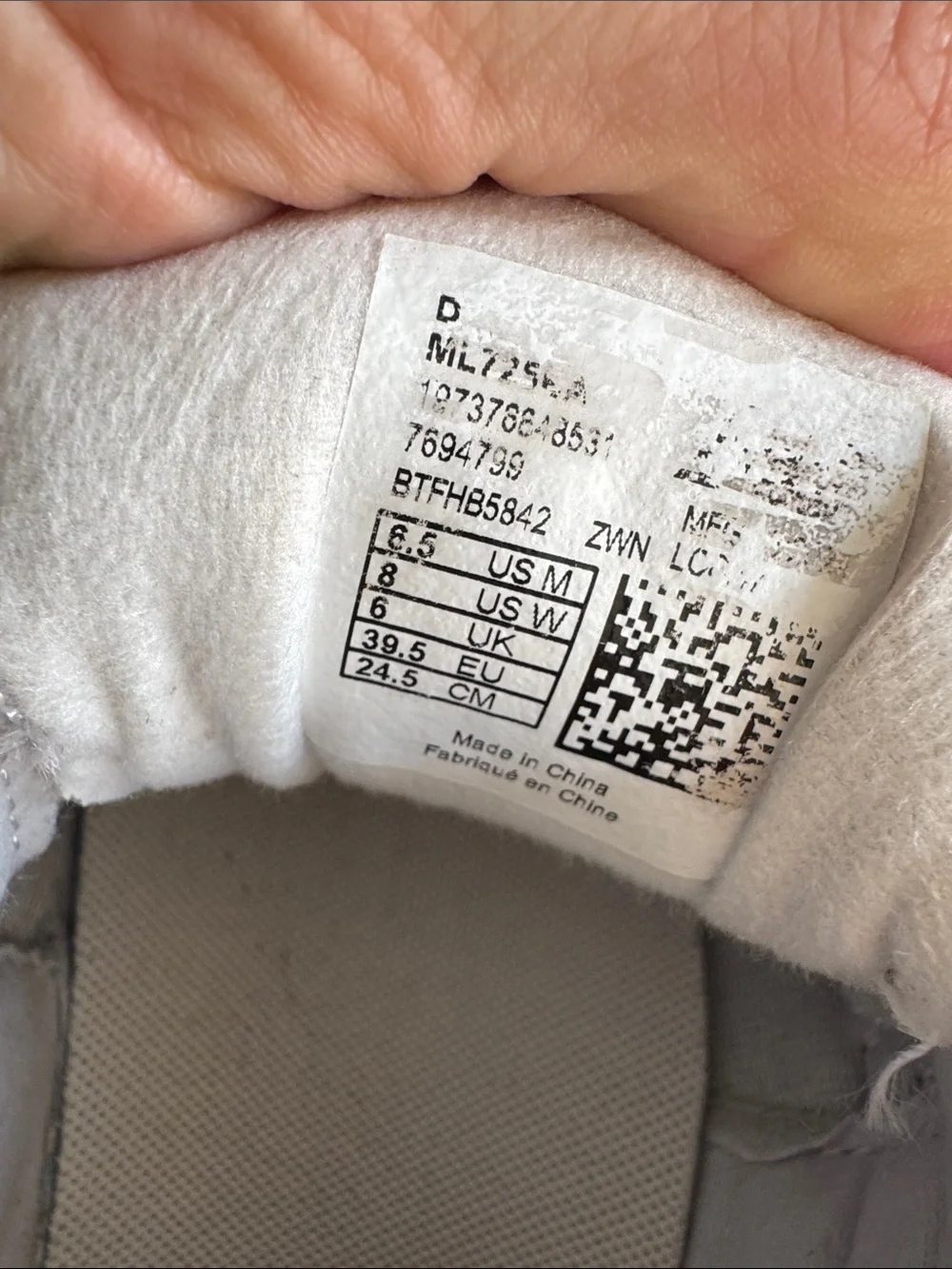 New Balance 725 sneakers in white with cream - 8